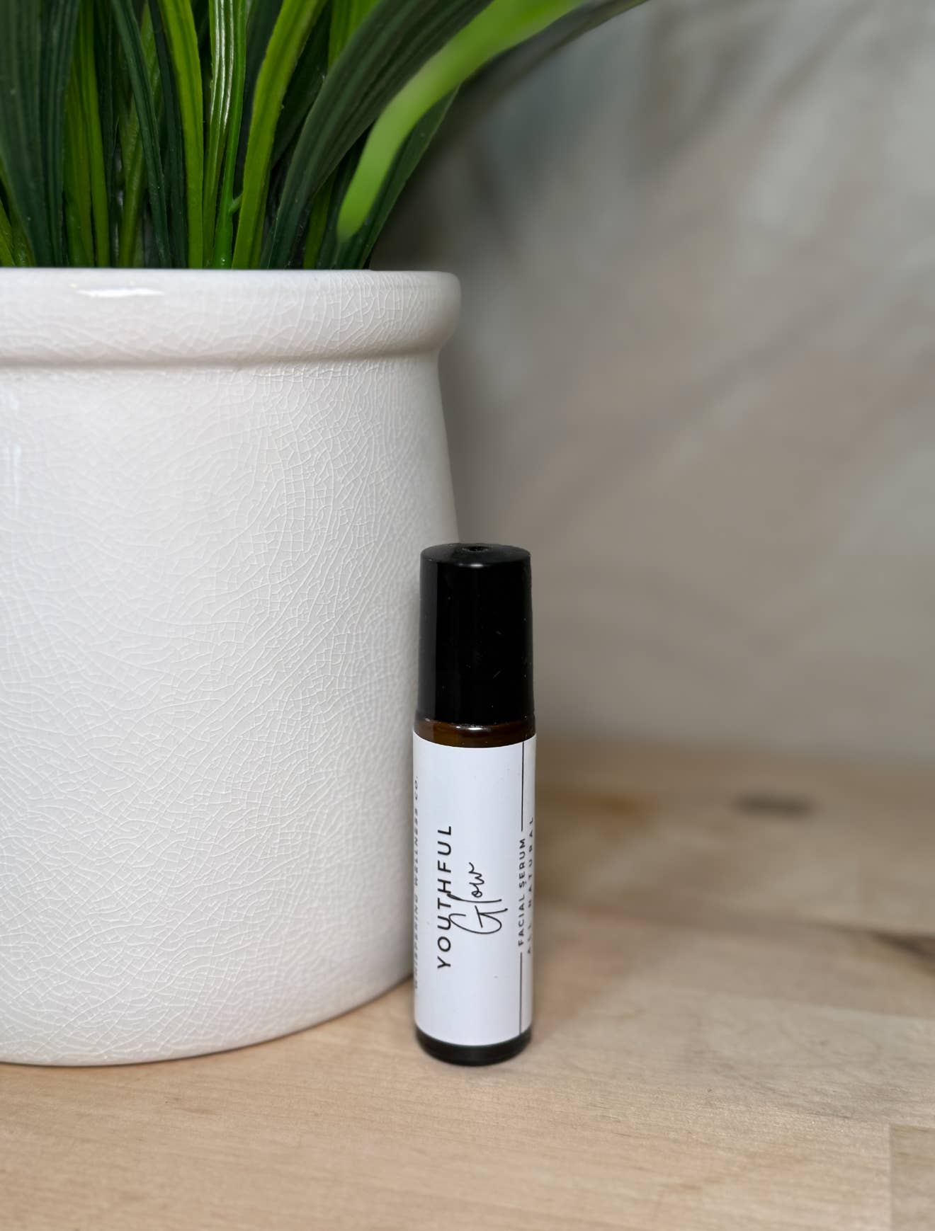 Youthful Glow Facial Serum Roller – Natural, Radiant Skin